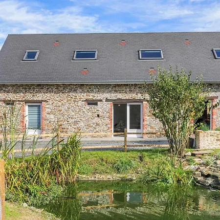 Holiday home Stunning In With Kitchen La Meauffe