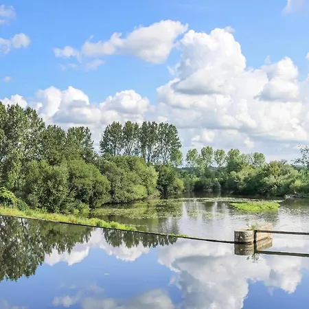 2 Bedroom Cozy In Hébergement de vacances La Meauffe