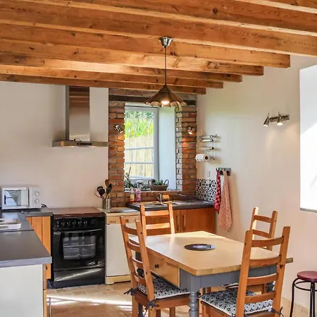 Holiday home Stunning In With Kitchen La Meauffe